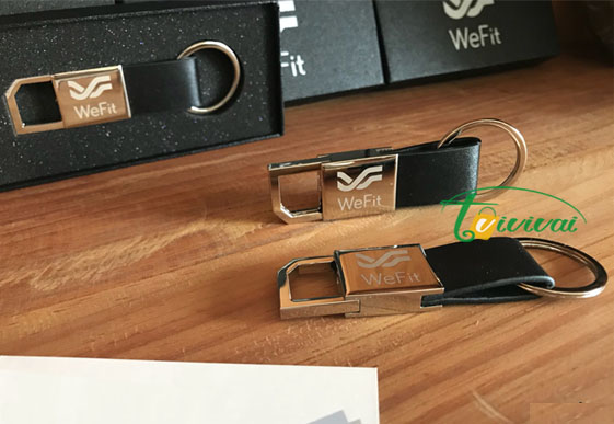 Móc khóa kim loại phối da cao cấp- Khách hàng WeFit