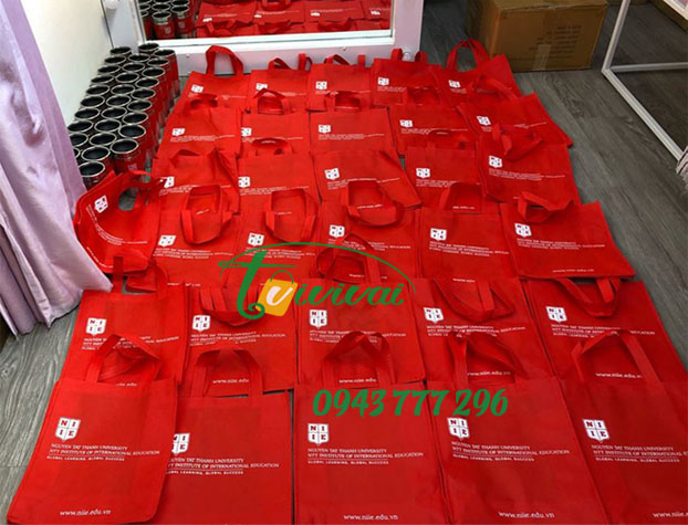 Áo mưa vải dù quà tặng – AVer Information Co., Ltd. – Việt Nam