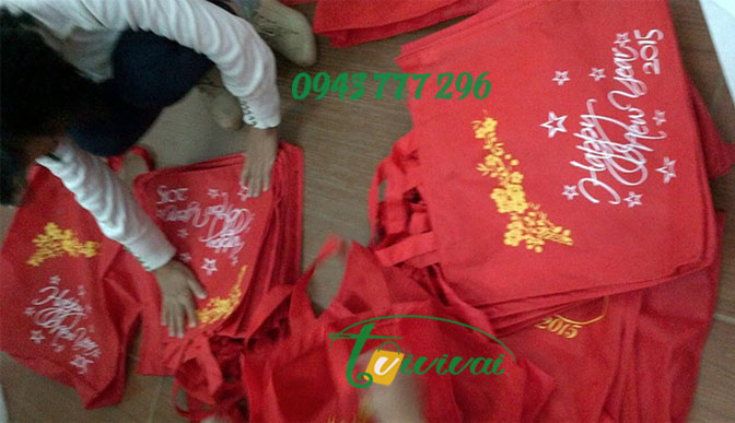 Túi vải không dệt đựng quà tặng, quà biếu cuối năm in CHÚC MỪNG NĂM MỚI