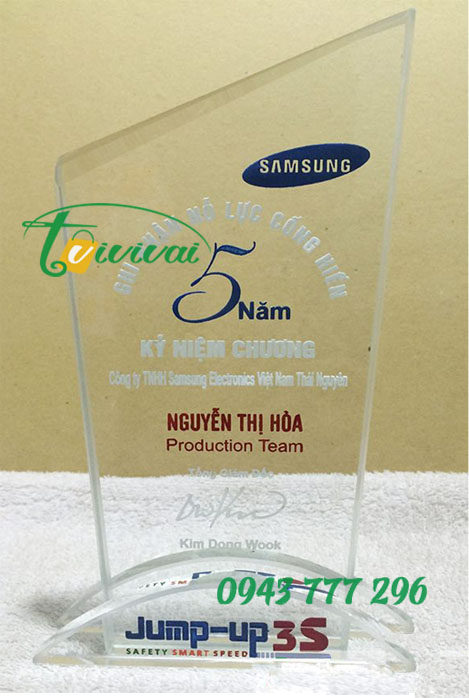 Kỷ niệm chương pha lê kỷ niệm 5 năm CÔNG TY SAMSUNG THÁI NGUYÊN