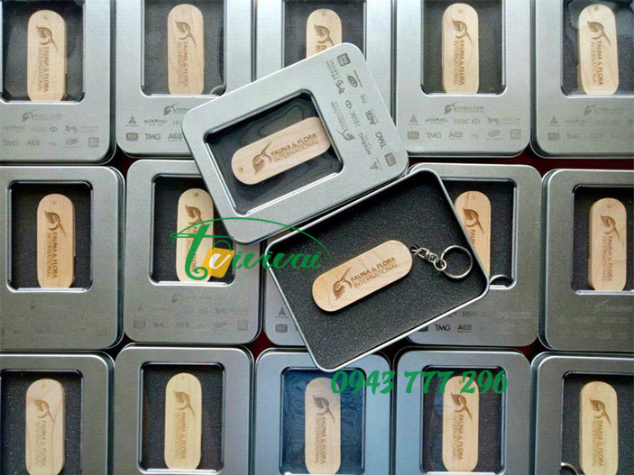 USB gỗ xoay khắc logo quà tặng – Tổ chức Fauna & Flora International