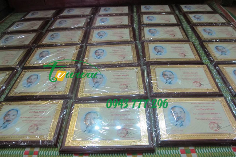 Bằng chứng nhận khung gỗ cao cấp - khách hàng QUÂN ỦY TRUNG ƯƠNG