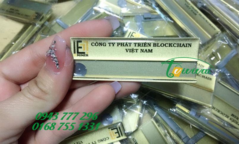BIỂN TÊN NHÂN VIÊN GÀI ÁO – CTY CP ĐT PHÁT TRIỂN BLOCKCHAIN VIỆT NAM