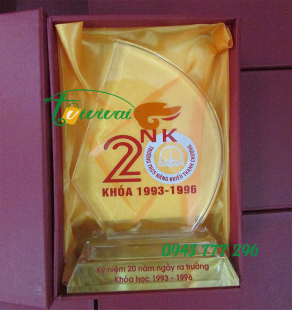 Kỷ niệm chương pha lê – TRƯỜNG THCS NĂNG KHIẾU THANH CHƯƠNG