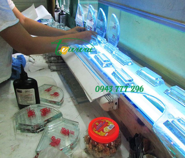 Kỷ niệm chương pha lê - TRƯỜNG THCS NĂNG KHIẾU THANH CHƯƠNG