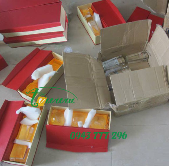 Kỷ niệm chương pha lê - khách hàng HONDA VIỆT NAM