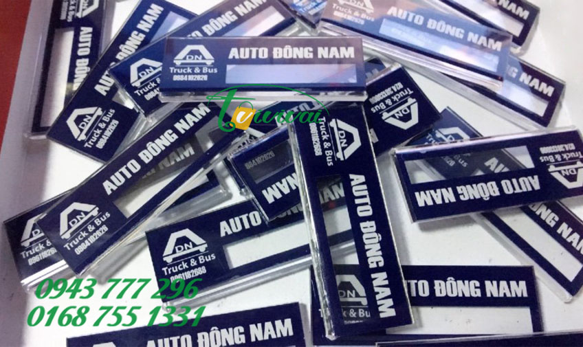 Biển tên nhân viên gài áo - khách hàng SHOWROOM AUTO ĐÔNG NAM